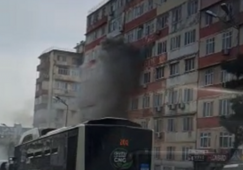 В Баку в жилом доме произошел пожар, 5 жильцов эвакуированы (Фото-Видео)