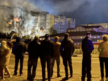 Военный самолет упал на жилой дом в РФ: есть погибшие и пострадавшие (Фото-Видео)