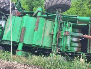 В Лачыне перевернулся зерноуборочный комбайн, два человека погибли